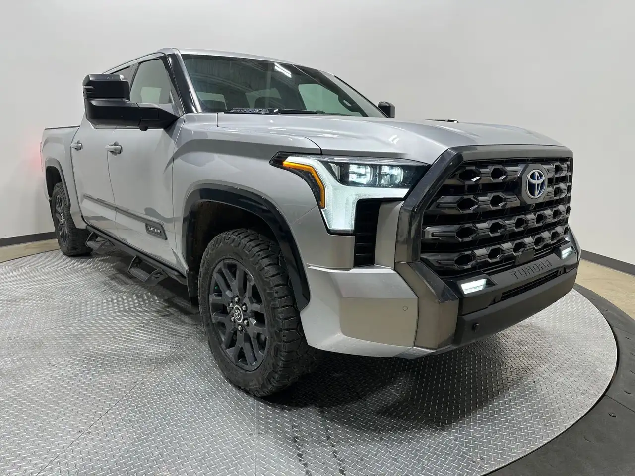 Toyota Tundra снимка Toyota Tundra