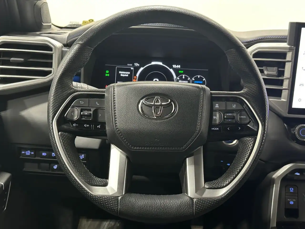 Toyota Tundra снимка Toyota Tundra