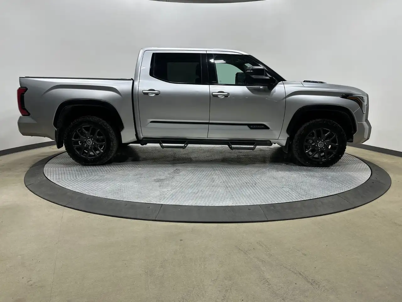 Toyota Tundra снимка Toyota Tundra