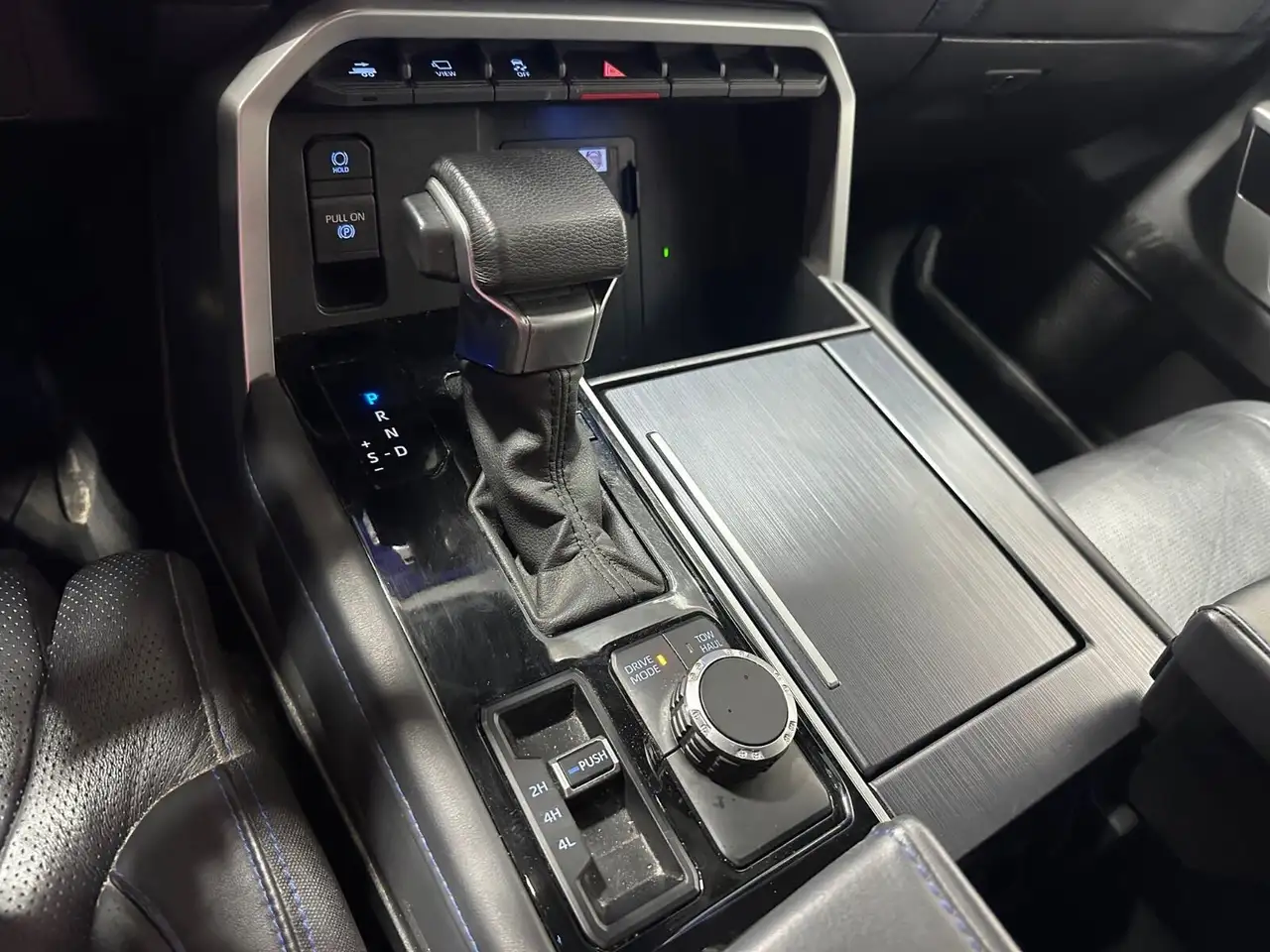 Toyota Tundra снимка Toyota Tundra