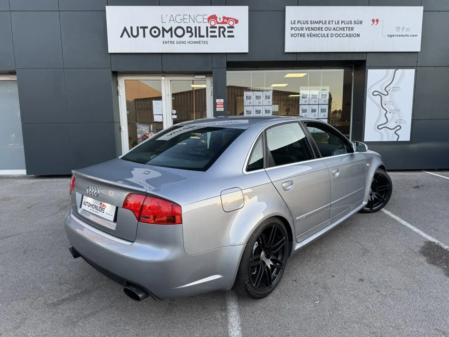 Audi RS4 4.2L FSI 420cv QUATTRO Bose Toit ouvrant Milltek Gris - 2