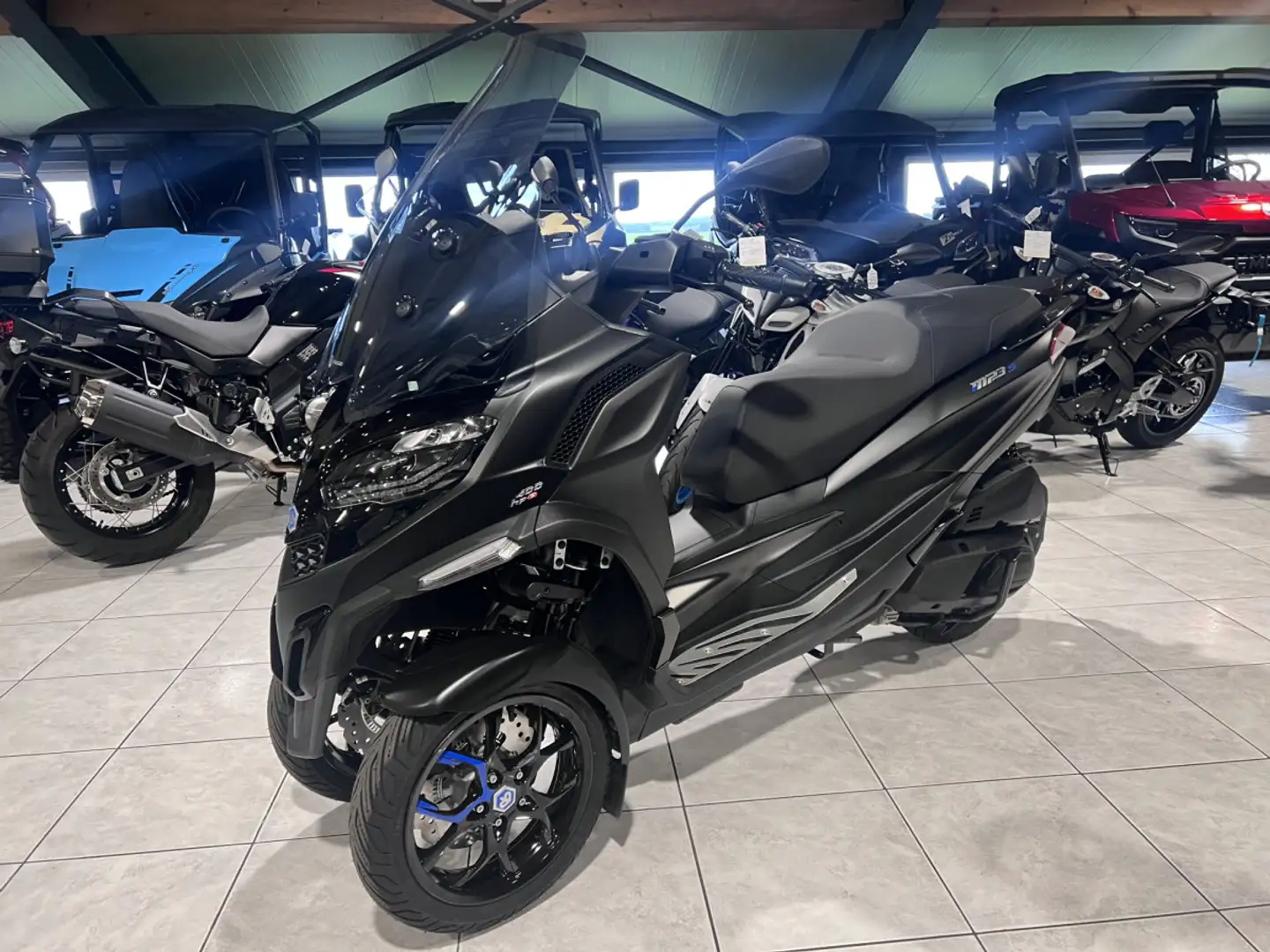Piaggio MP3 400 SPORT Černá - 2