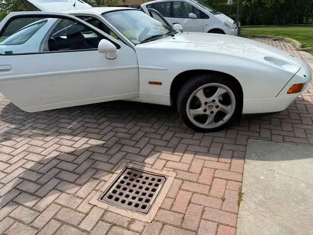 Porsche 928