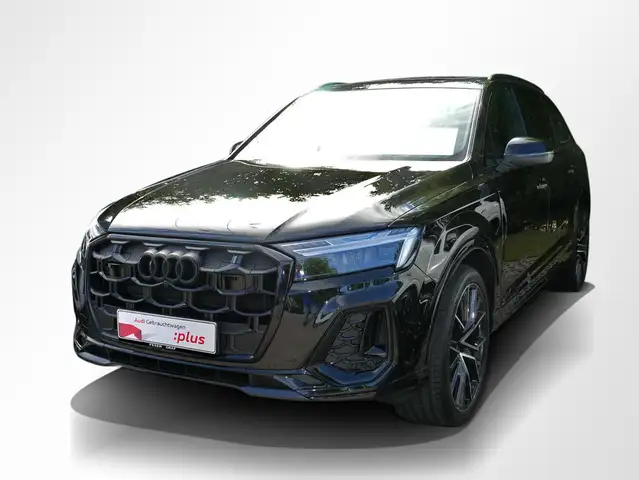 Audi Q7 view 12