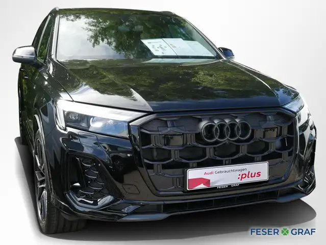 Audi Q7 view 2