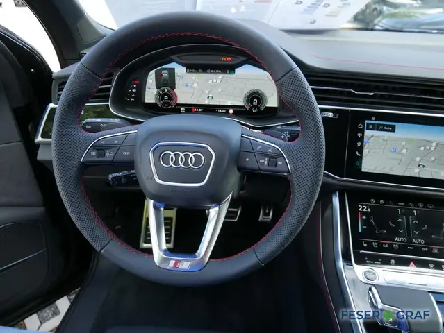 Audi Q7 view 11