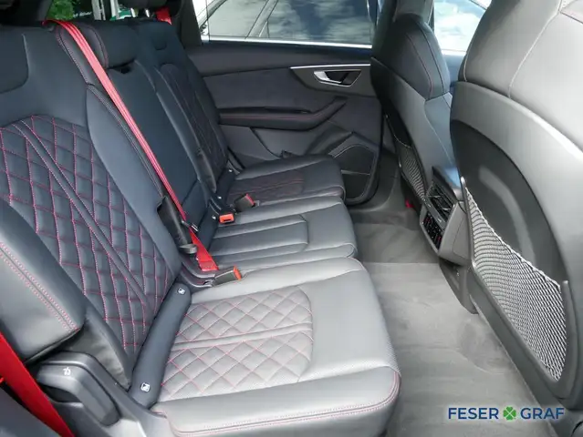 Audi Q7 view 7