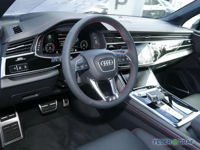 Audi Q7 view 8