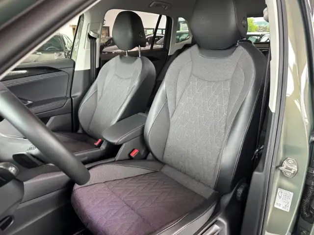 Volkswagen Tiguan view 11