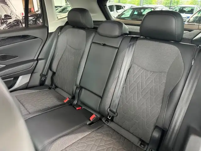 Volkswagen Tiguan view 12