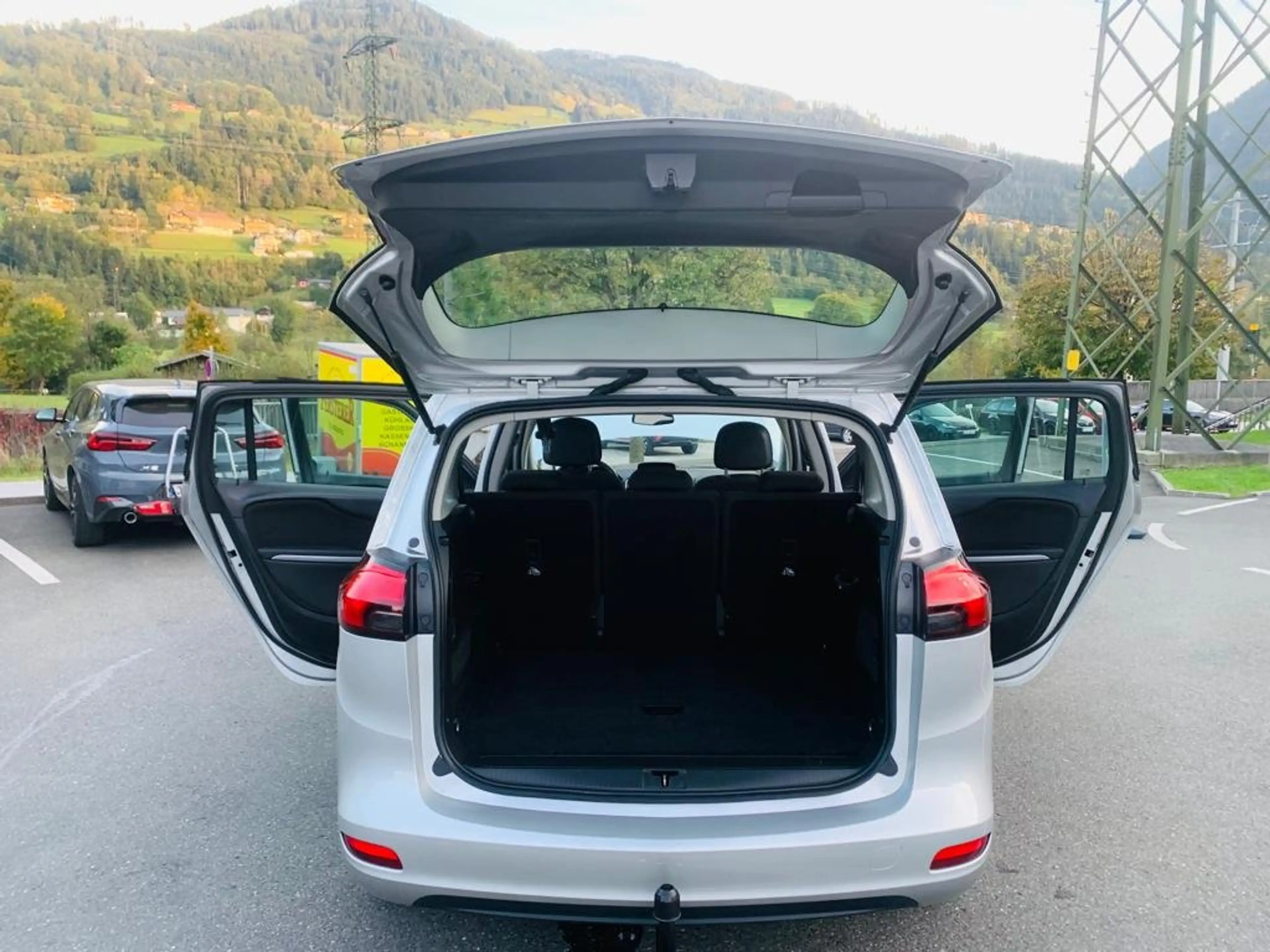 Opel Zafira Tourer 2,0 CDTI §57a 10/2026 ÖAMTC 1BESITZ — photo 10