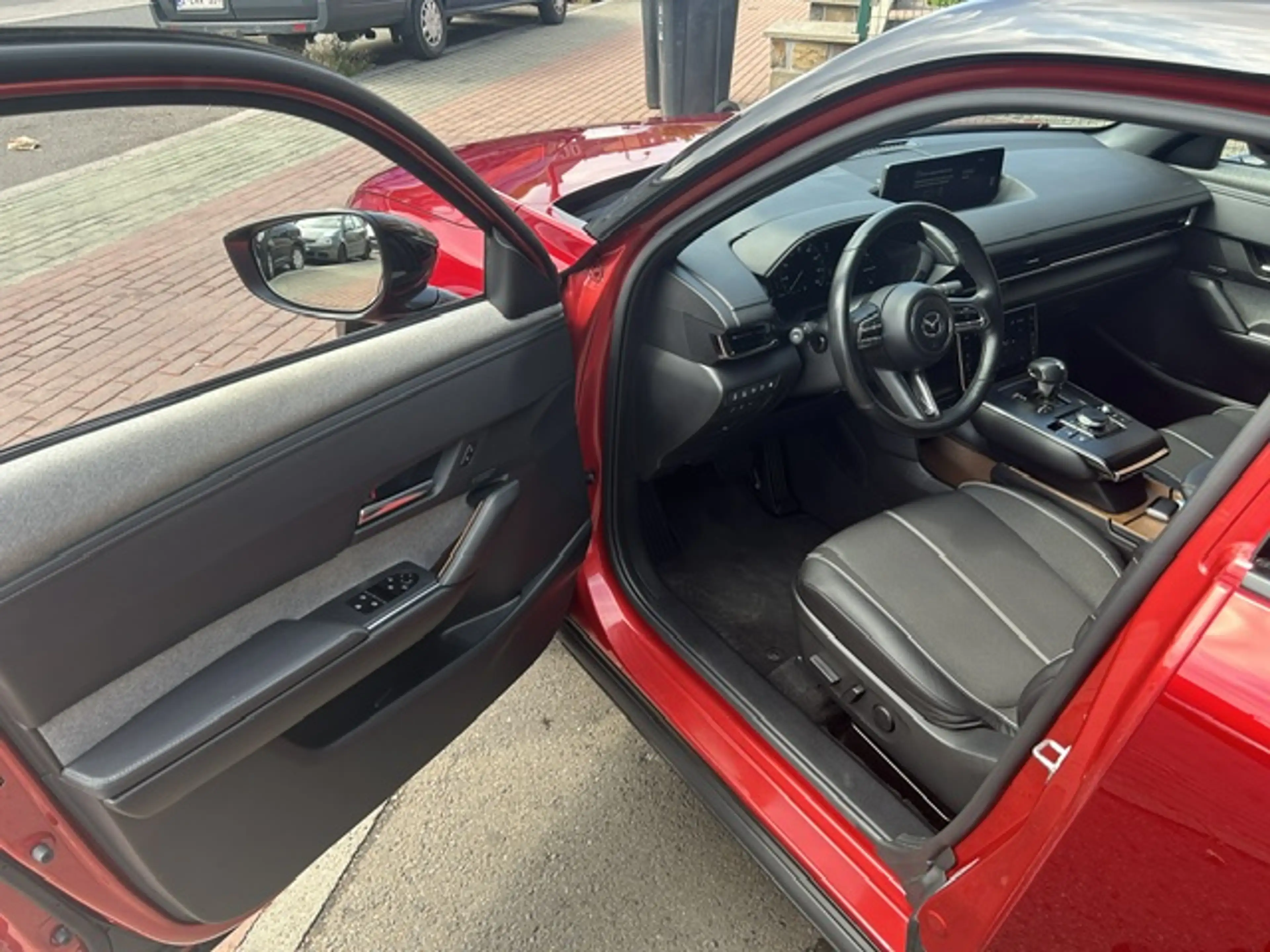 Mazda MX-30 MX-30 17.8 kWh e-SKYACTIV R-EV Makoto (125kW) — photo 11