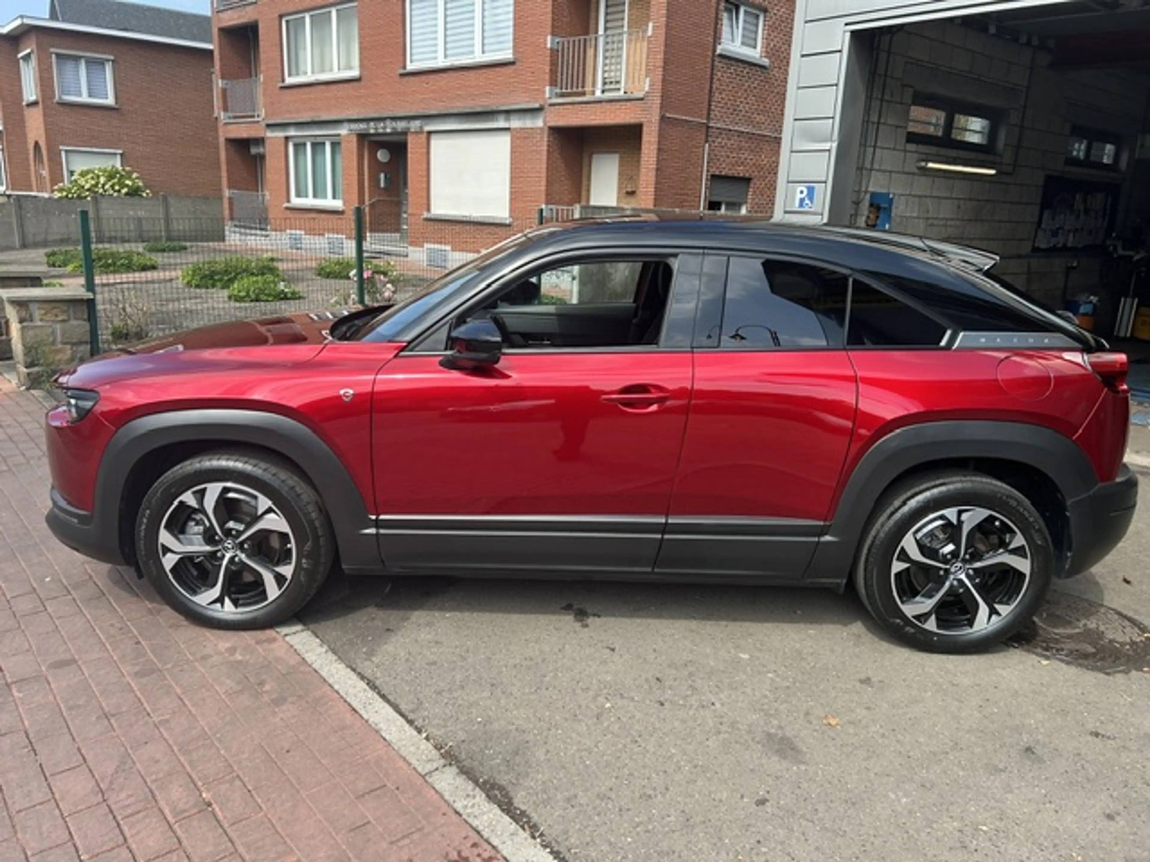 Mazda MX-30 MX-30 17.8 kWh e-SKYACTIV R-EV Makoto (125kW) — photo 5