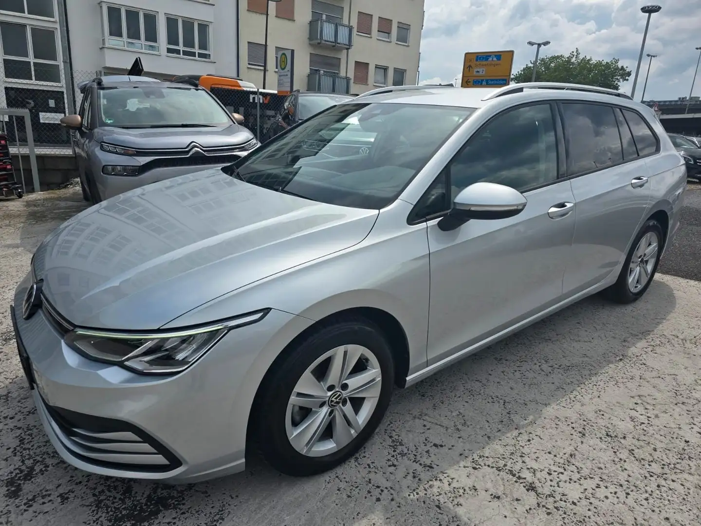 Volkswagen Golf VIII Variant Life 1,5 TGI Benzin/CNG AUTOM Silber - 1