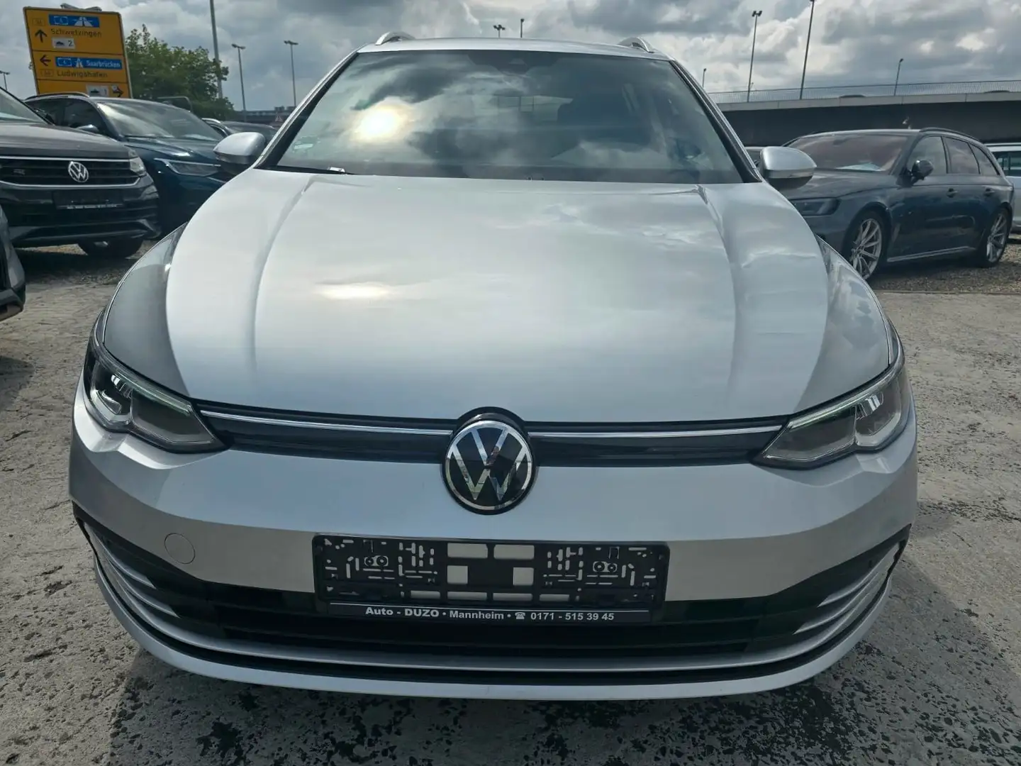Volkswagen Golf VIII Variant Life 1,5 TGI Benzin/CNG AUTOM Silber - 2