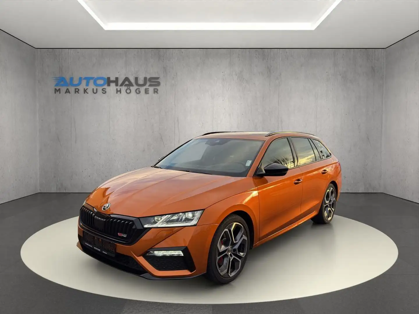 Skoda Octavia 2.0 TSI RS LEDER+STANDHZG+HUD+KAMERA+ACC+PANO+AHK+ Orange - 1