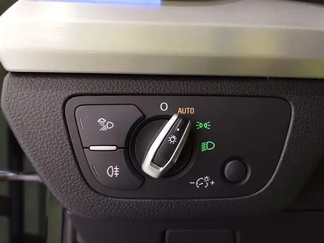 Audi Q5 view 13