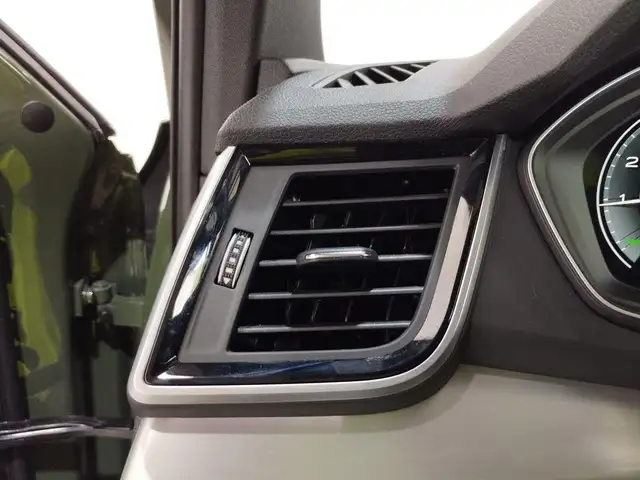 Audi Q5 view 12