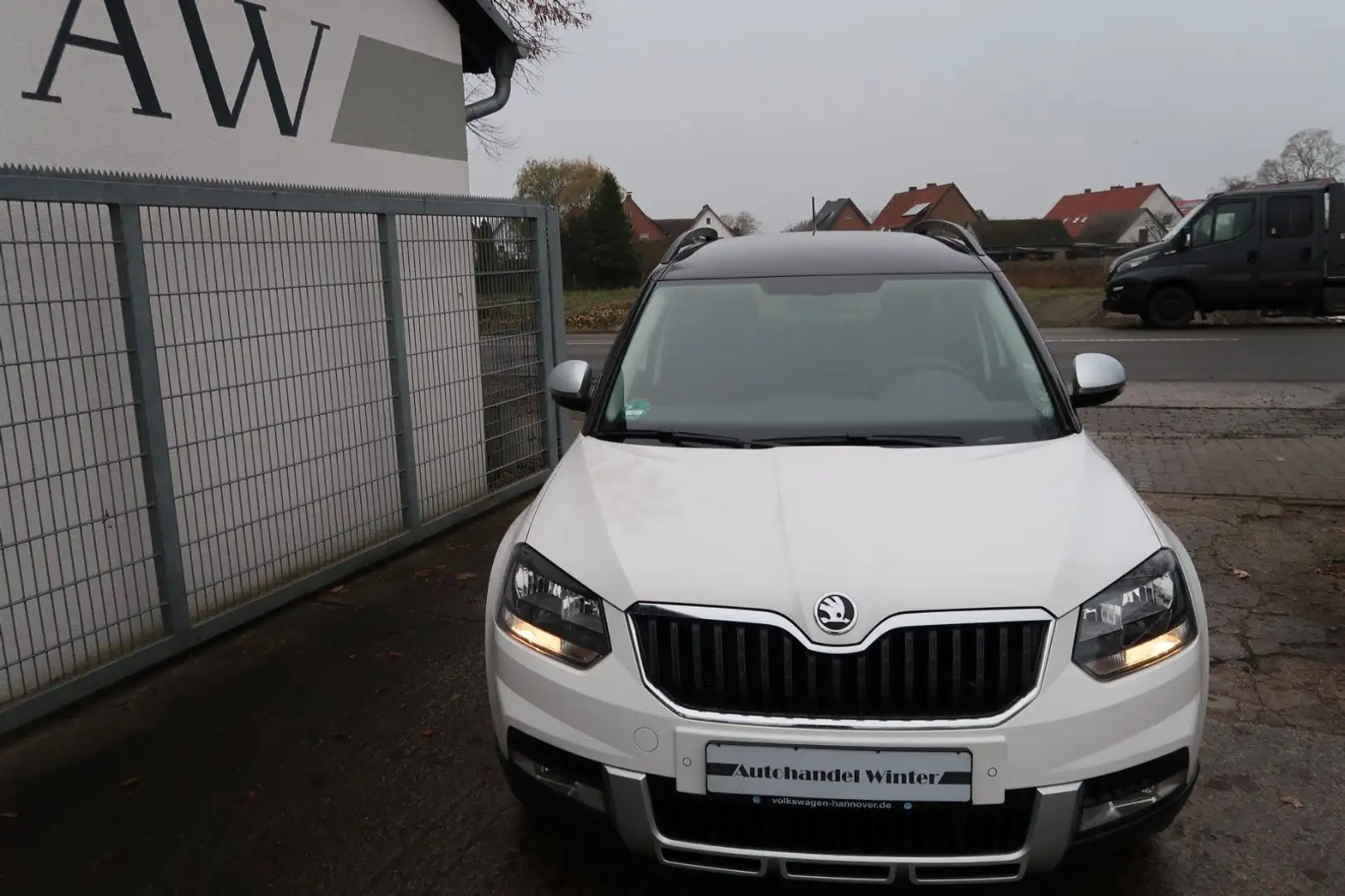 Skoda Yeti Ambition Outdoor|Tempomat|Klimaauto|2 Hand| Weiß - 2