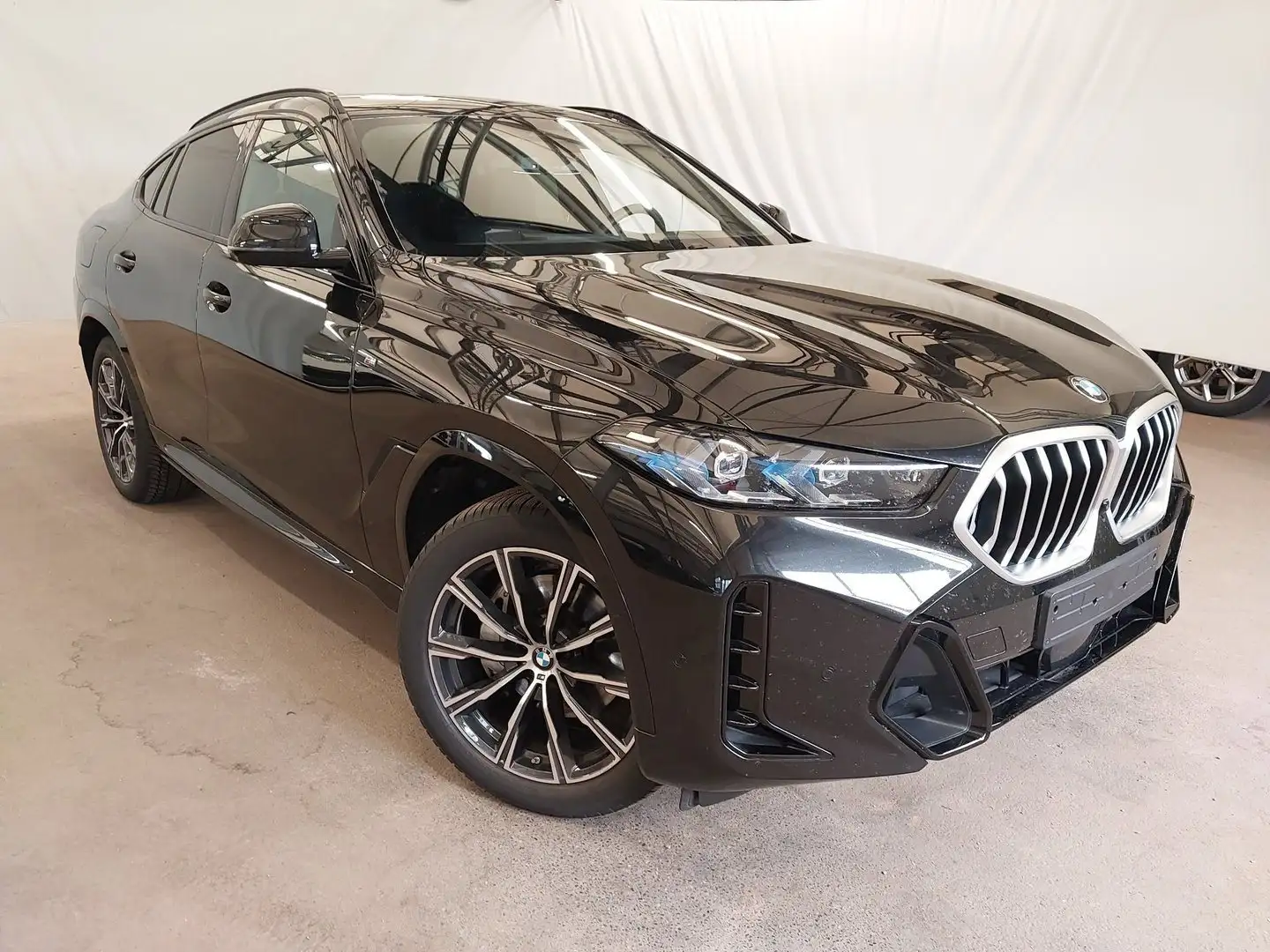 BMW X6 xDrive40i M SPORT+AHK+HUD+ACC+360°KAM+HAR/KAR+MASS Zwart - 2