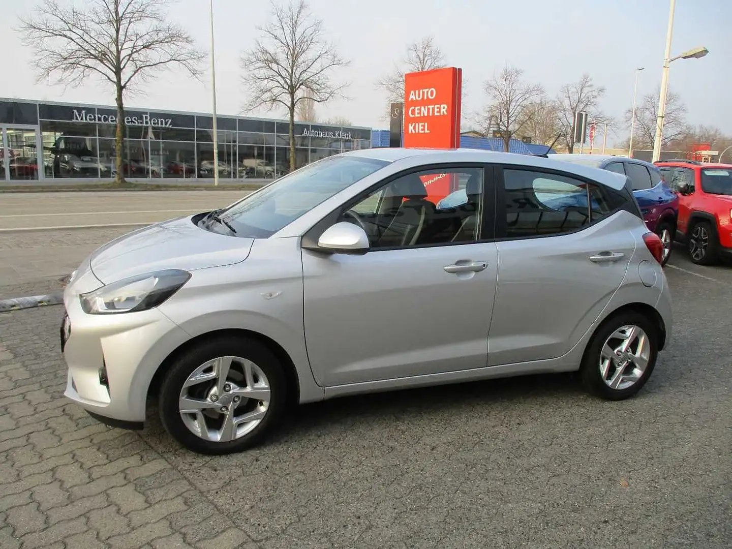 Hyundai i10 Essential *Klima*Tempomat*5-türig Silber - 2