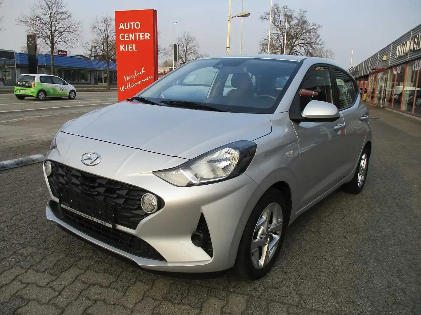 Hyundai i10 Essential *Klima*Tempomat*5-türig Silber - 1
