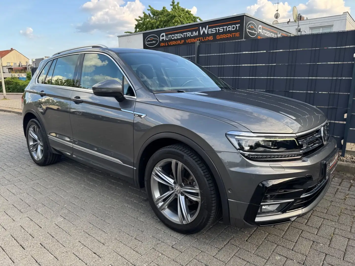 Volkswagen Tiguan Highline / R-Line BMT/ Pano, LED, AHK,TOP Gris - 2