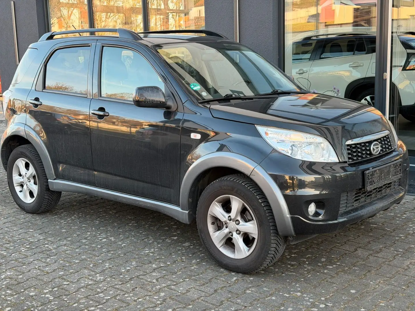 Daihatsu Terios 4WD / 1.Hand Schwarz - 2