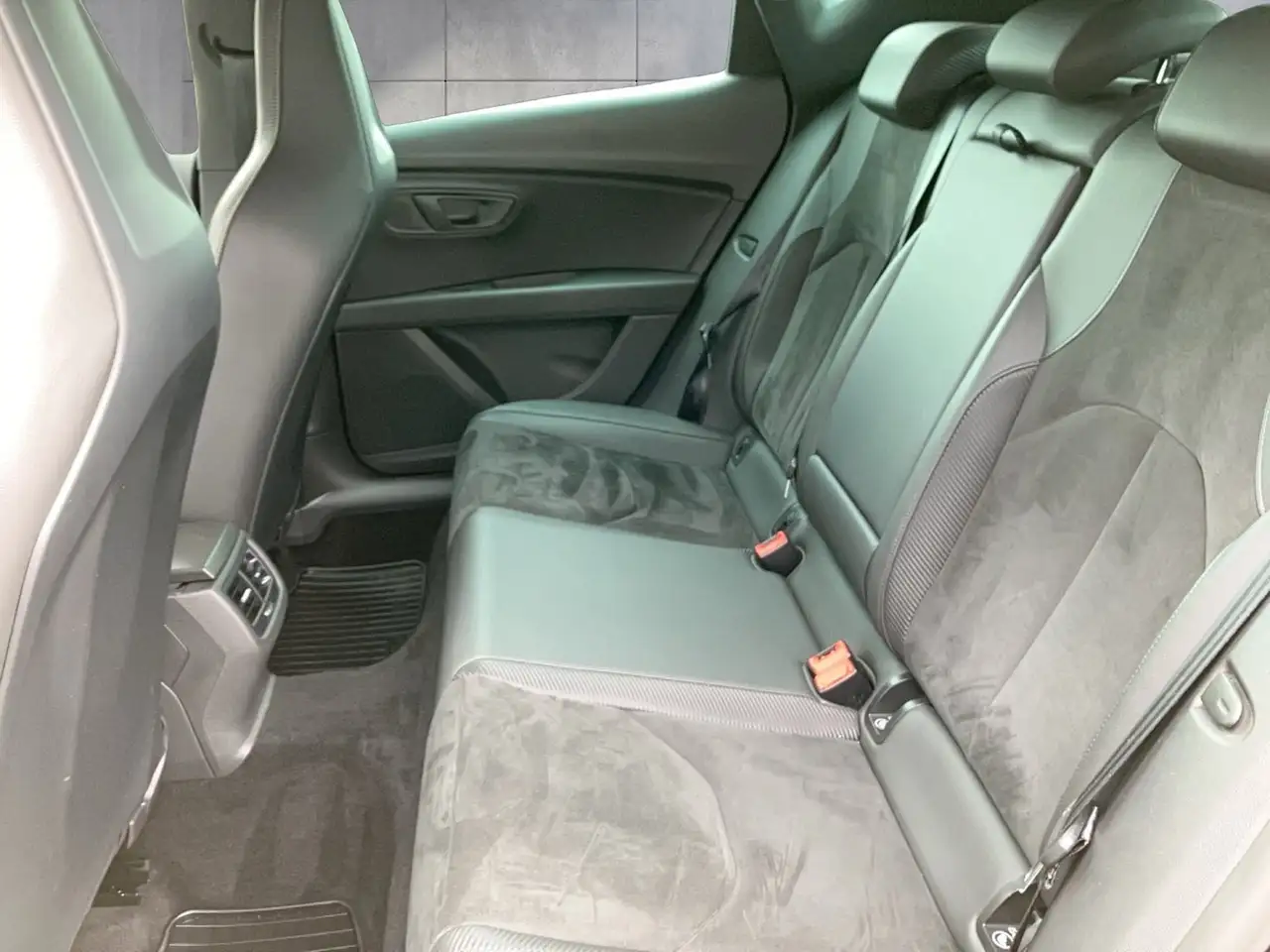 SEAT LEON CUPRA R 310 TSI 310 ch AVANT BVM - CAMÉRA D'AIDE AU STATIONNEMENT - VOLANT EN CUIR
