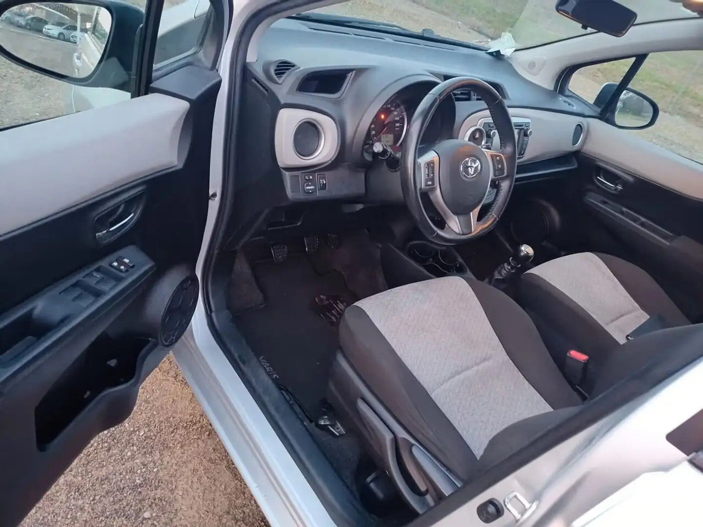 Toyota Yaris Yaris+5p+1.3+Lounge Grigio - 2