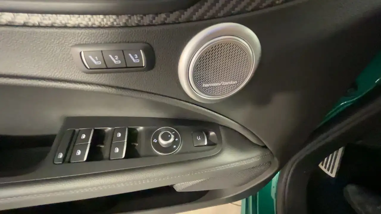 Alfa Romeo Stelvio 2024 — фото 21