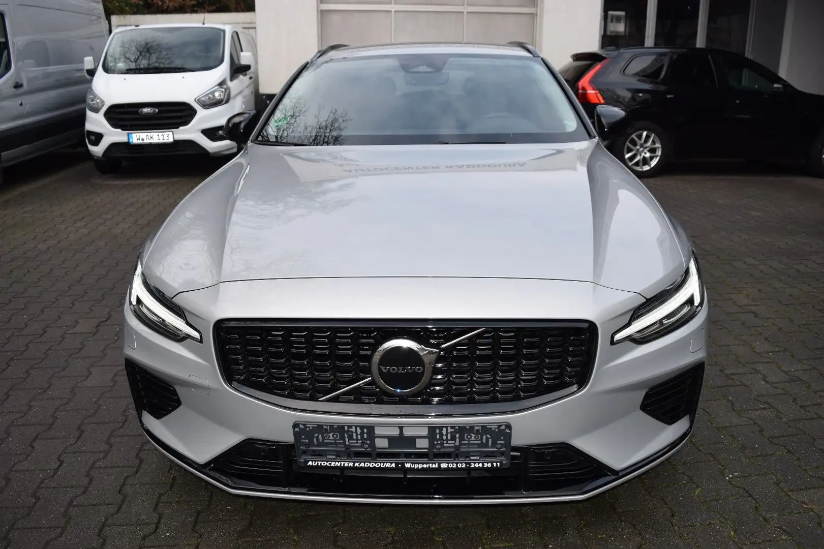 Volvo V60 T6Plus Dark Recharge,AWD,Leder,Blis+ACC,19"A Silber - 2