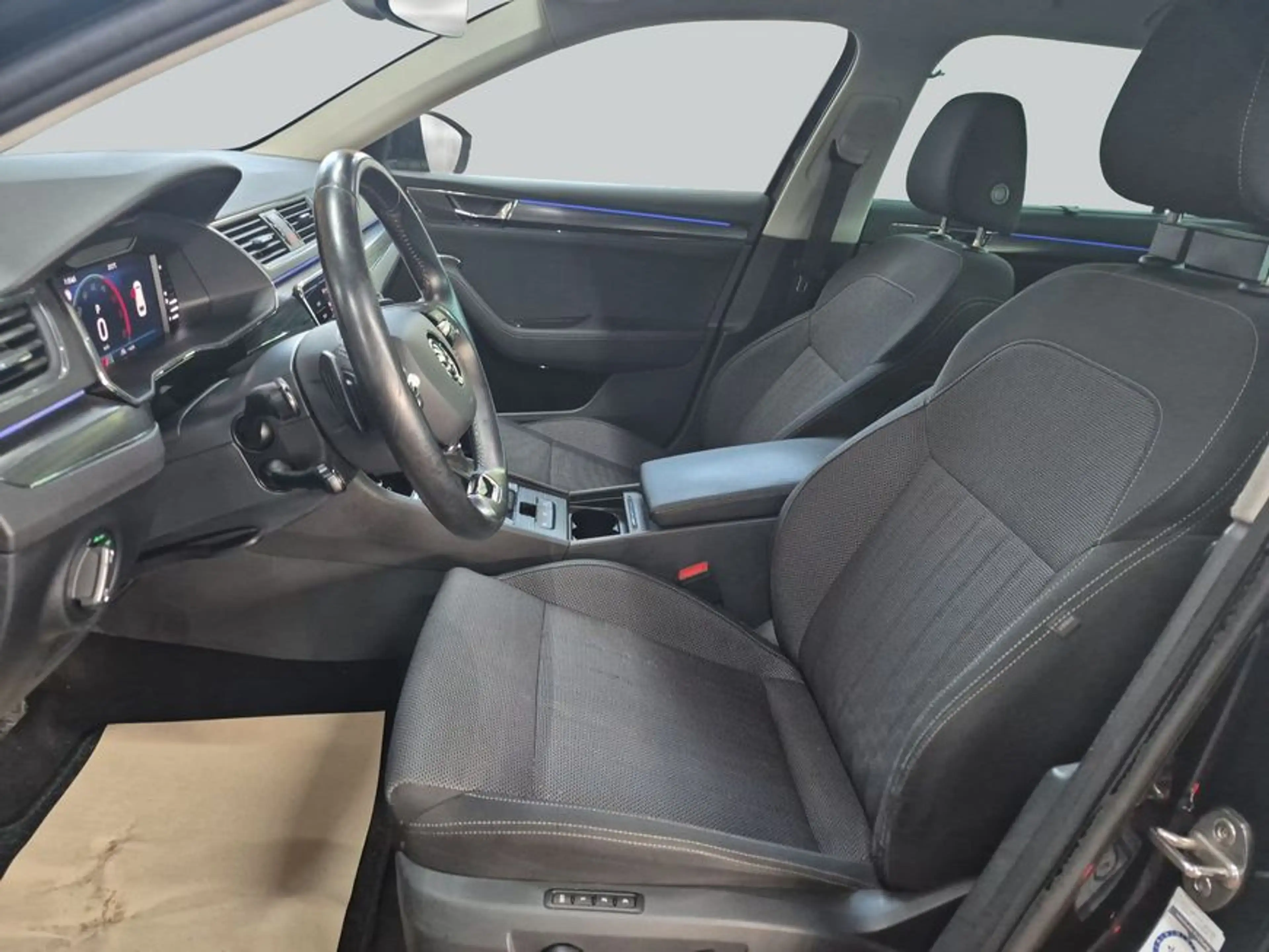 Skoda Superb Combi 2.0 TDI DSG Style — photo 10