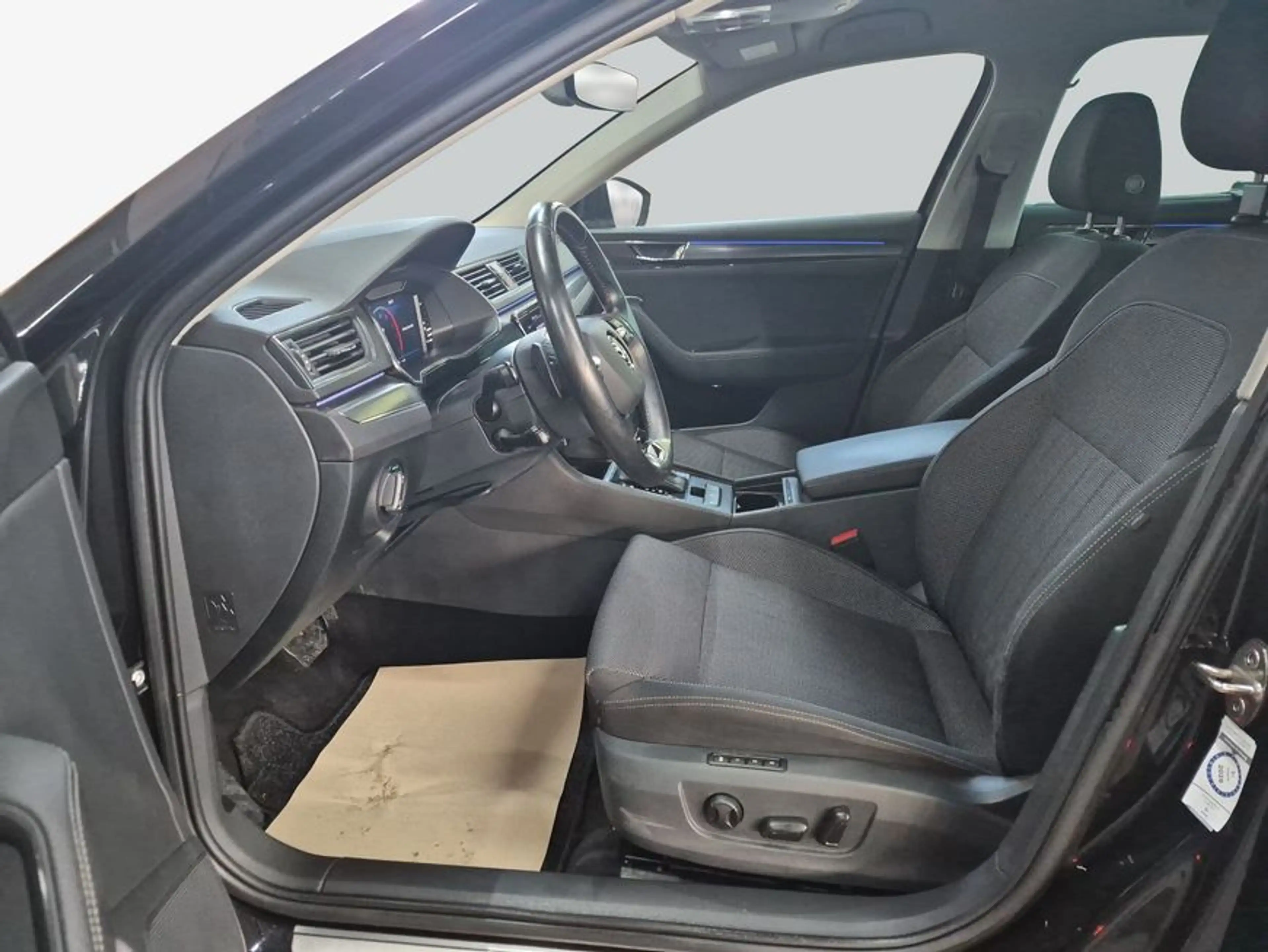 Skoda Superb Combi 2.0 TDI DSG Style — photo 9