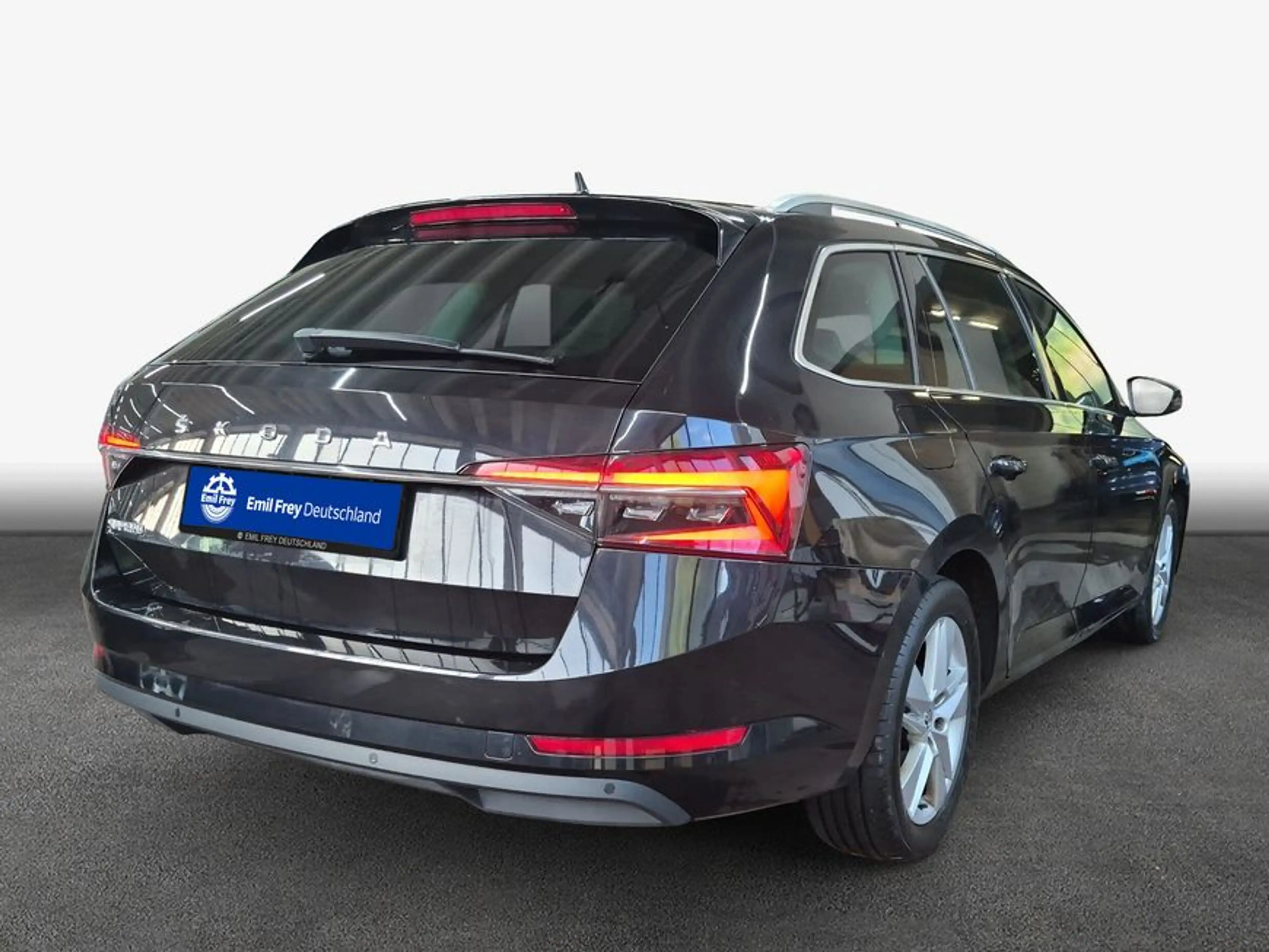 Skoda Superb Combi 2.0 TDI DSG Style — photo 2