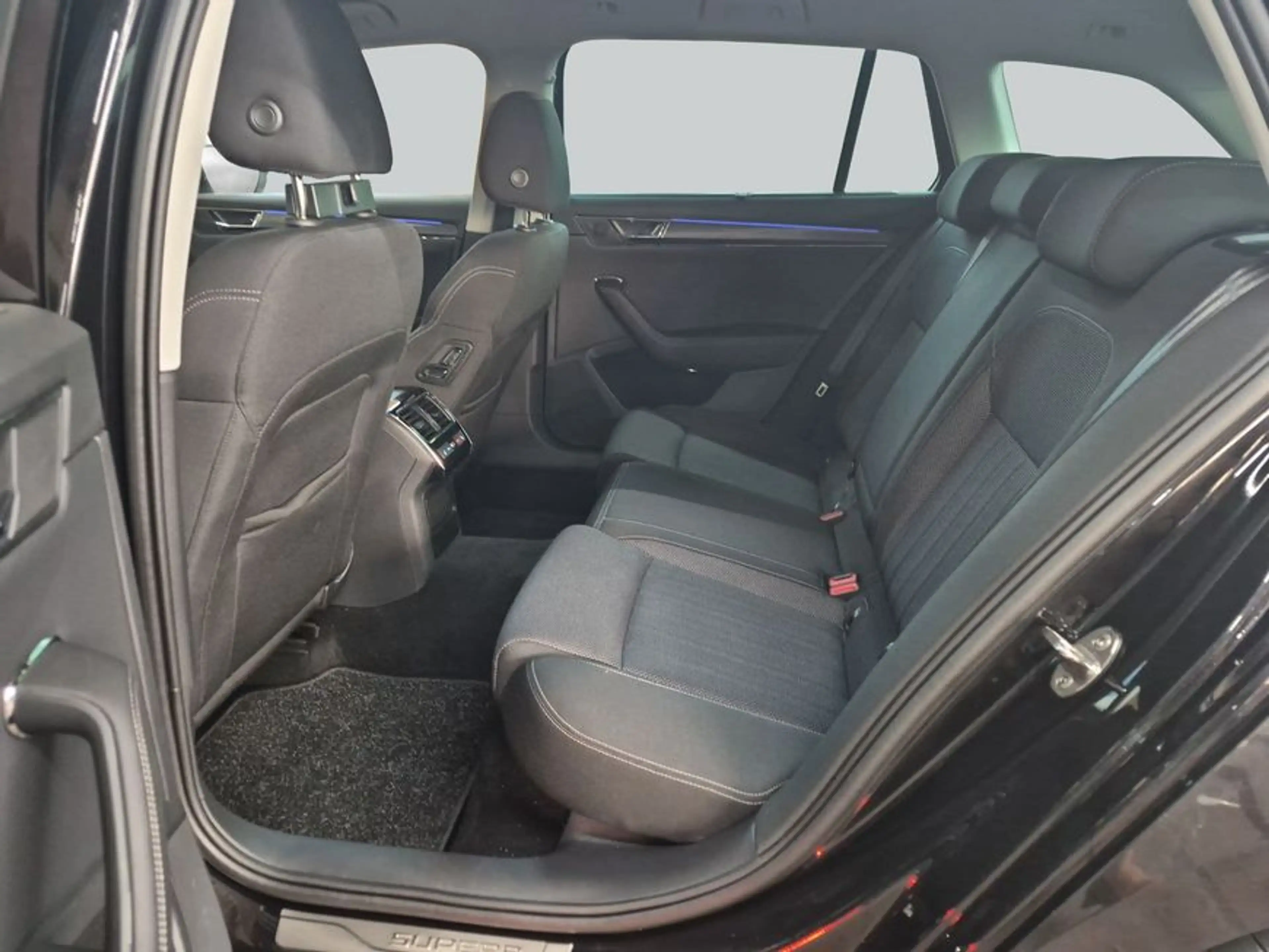 Skoda Superb Combi 2.0 TDI DSG Style — photo 11