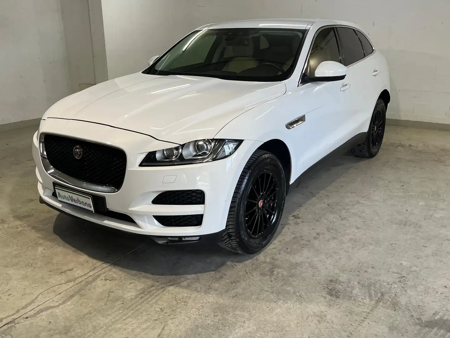 Jaguar F-Pace F-Pace 2015 2.0d Prestige awd 180cv auto Bianco - 2