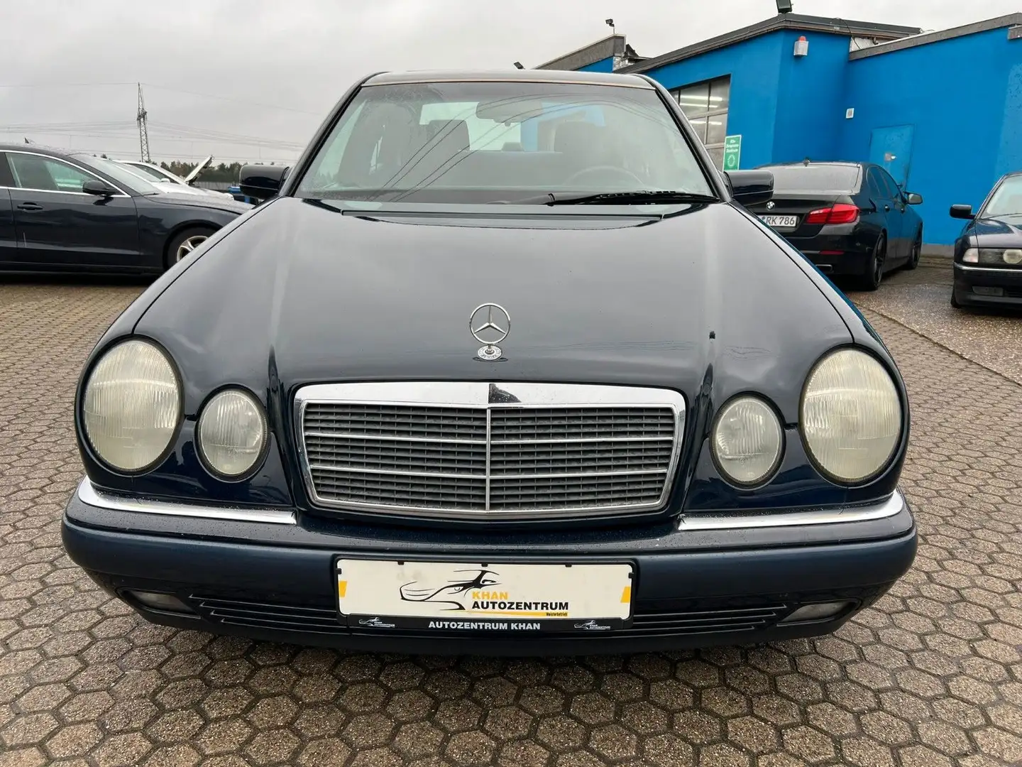 Mercedes-Benz E 280 Blau - 2