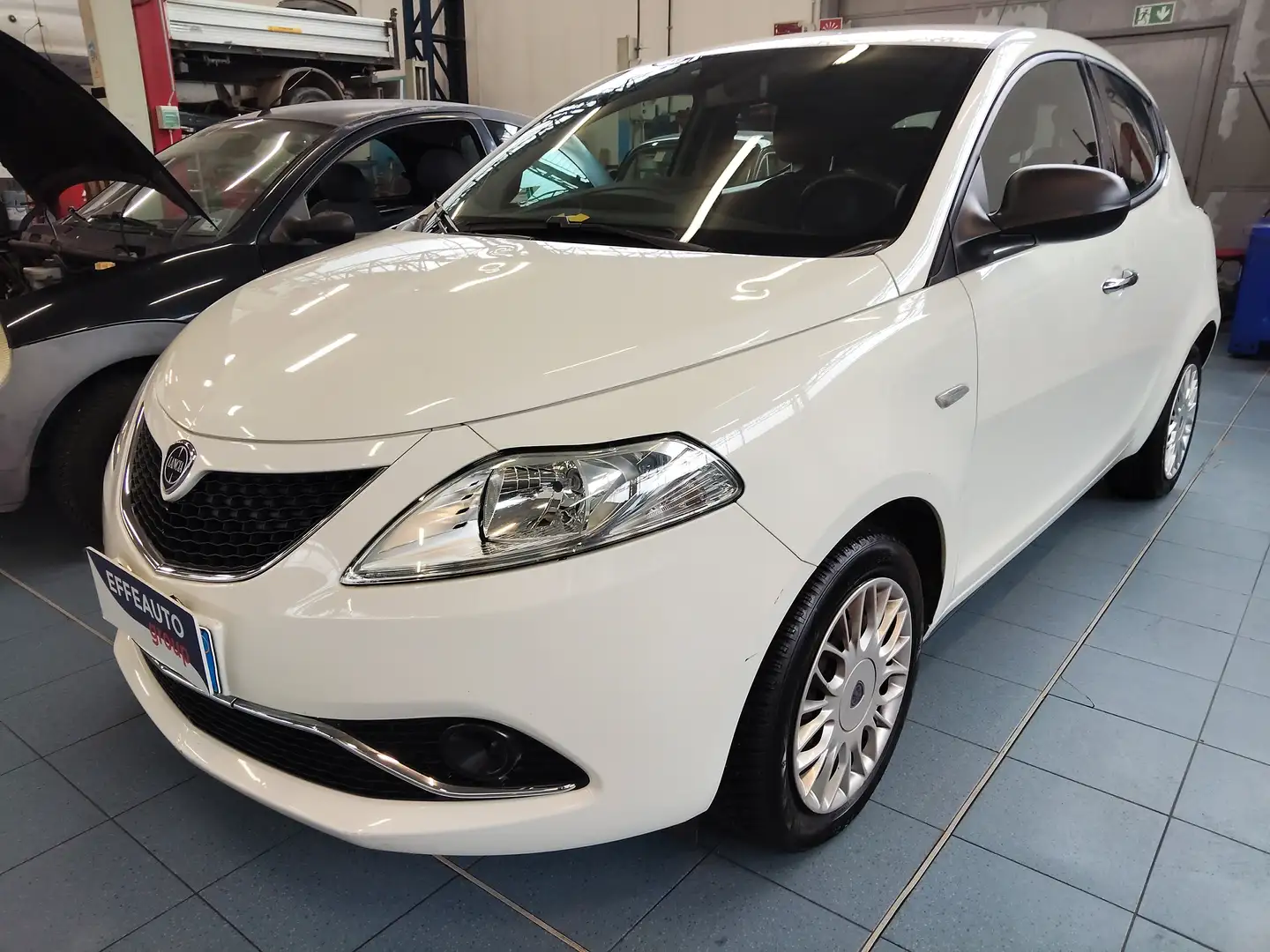Lancia Ypsilon 1.2 Silver ecochic Gpl 69cv Bianco - 1