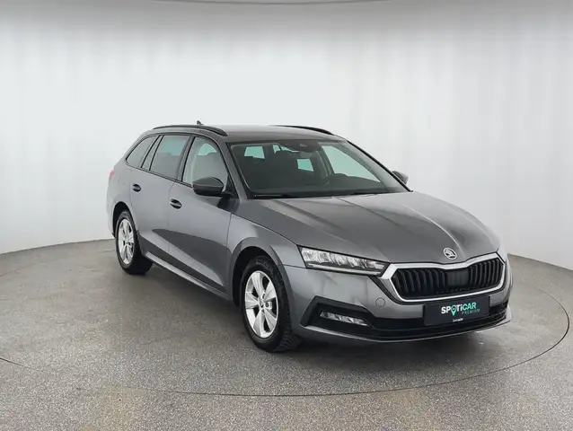 Skoda Octavia view 3