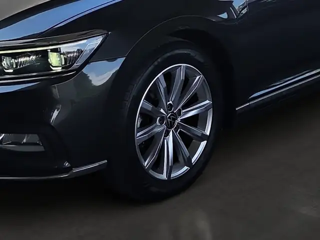 Volkswagen Passat view 10