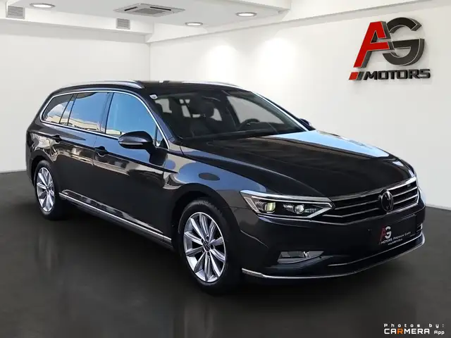 Volkswagen Passat view 3