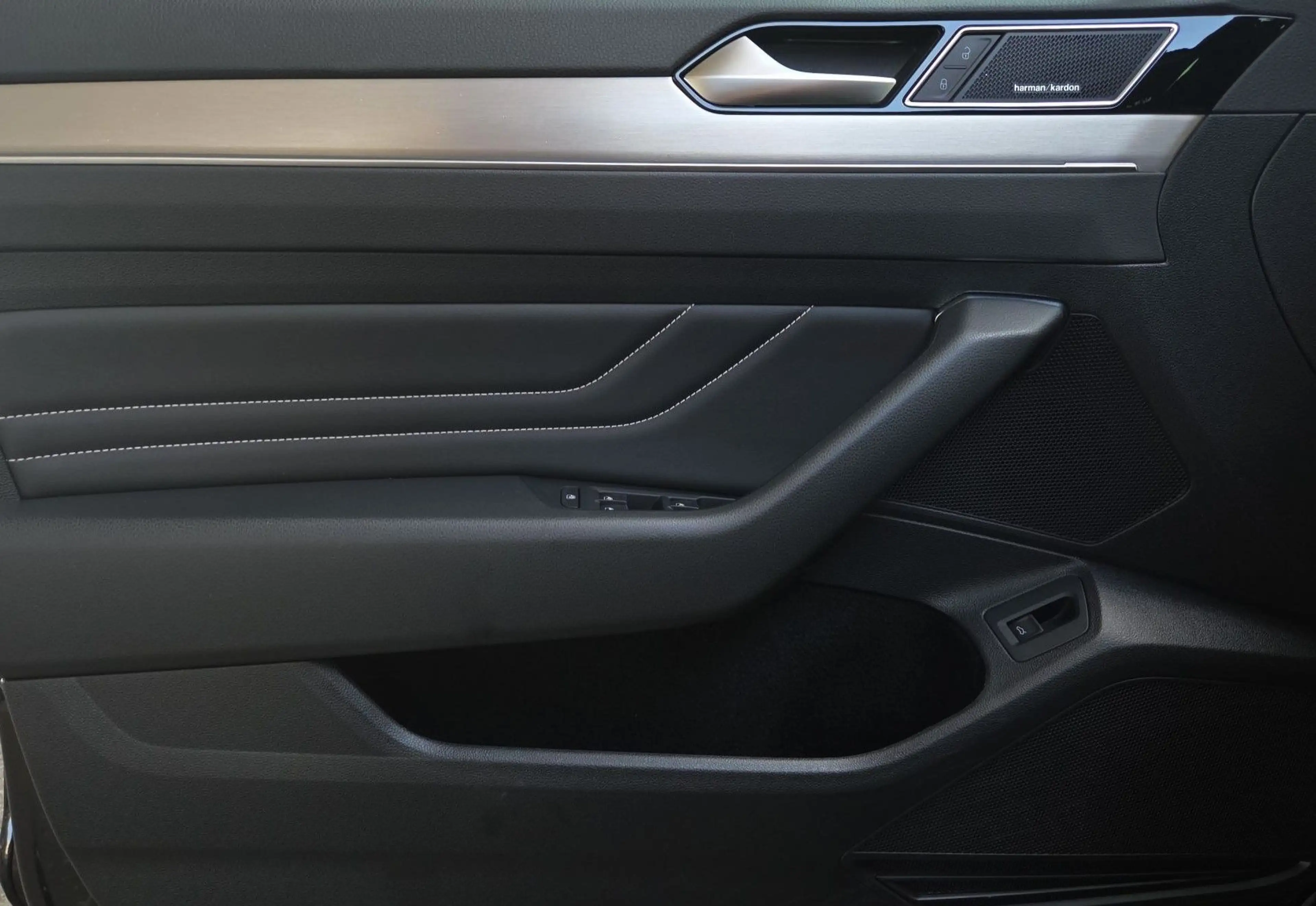 Volkswagen Passat Variant Elegance 2,0 SCR TDI DSG/Virtual Cockpit/LED/Kame — photo 14