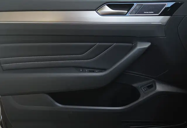 Volkswagen Passat view 14