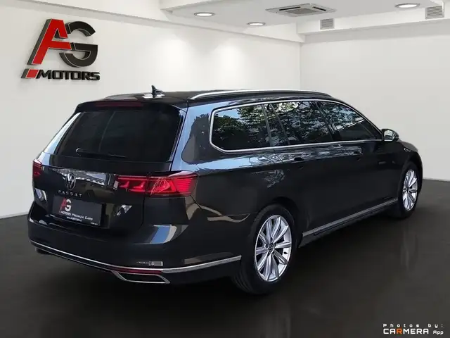 Volkswagen Passat view 5