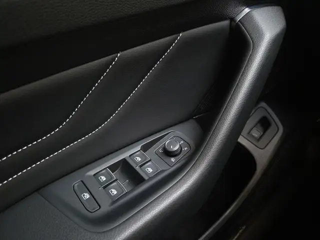 Volkswagen Passat view 15