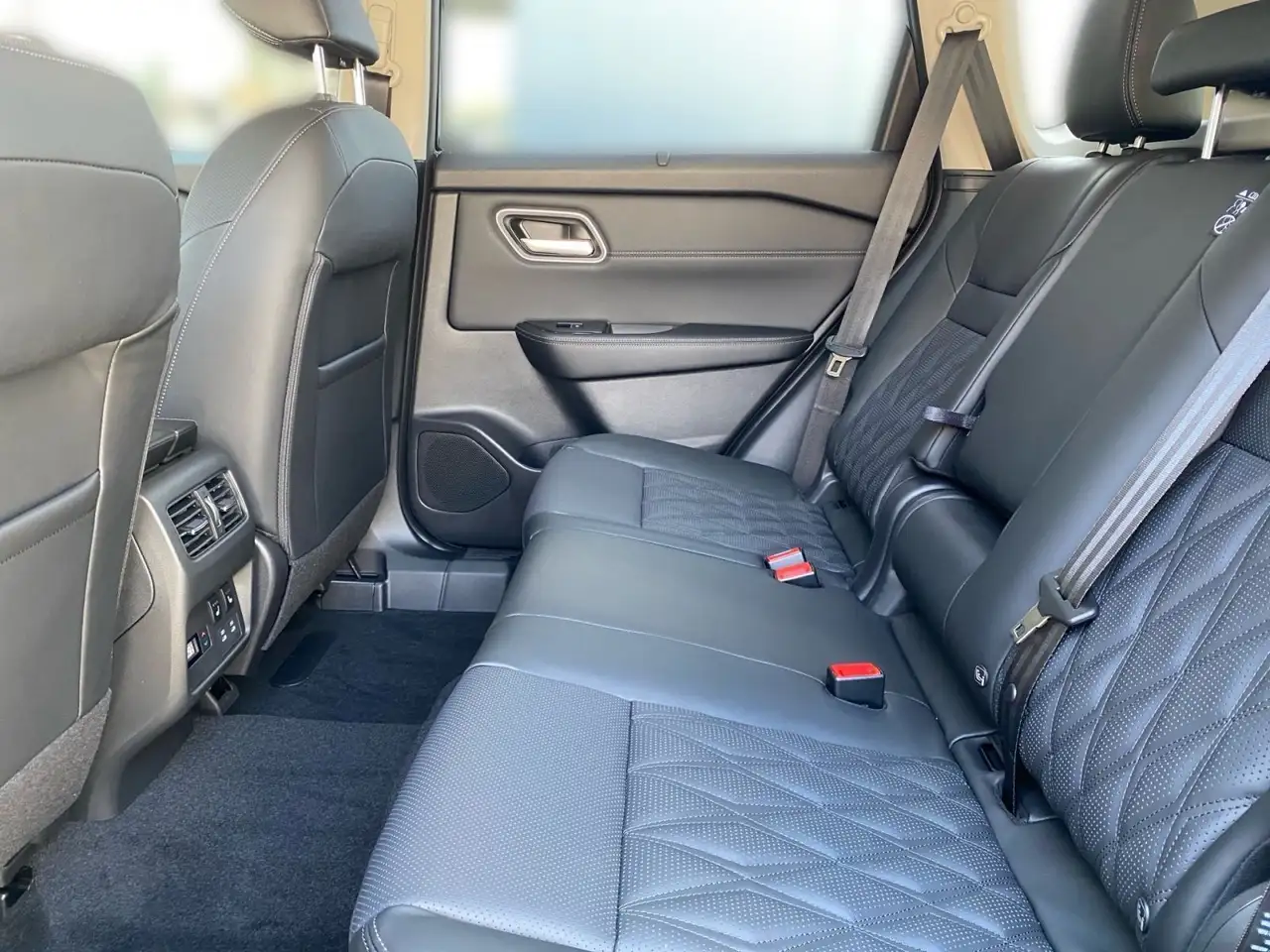 Nissan X-Trail 1.5 VC-T e-Power Tekna+ e-4ORCE *7Sitzer 12