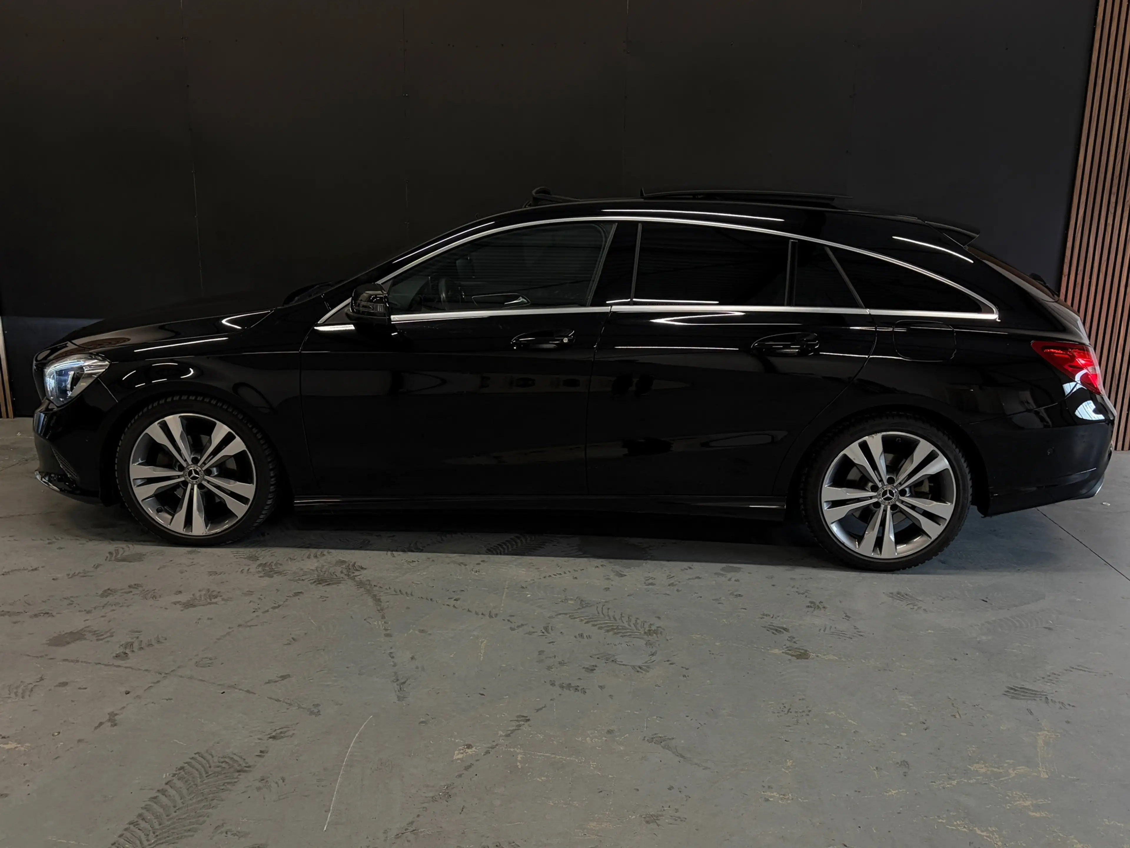 Mercedes-Benz CLA 180 Shooting Brake Prestige Automaat Pano Sfeer Trekha — photo 4