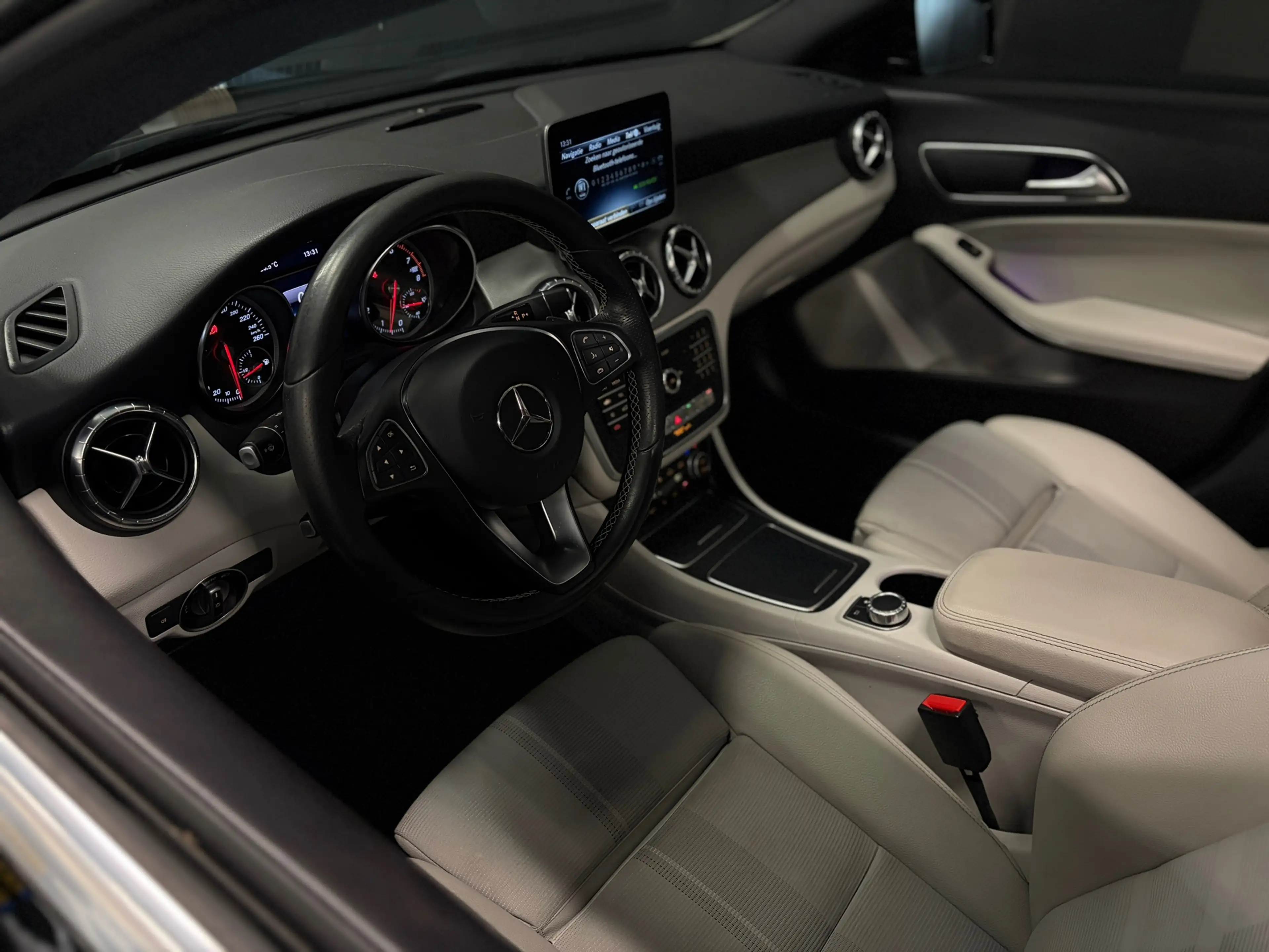 Mercedes-Benz CLA 180 Shooting Brake Prestige Automaat Pano Sfeer Trekha — photo 2