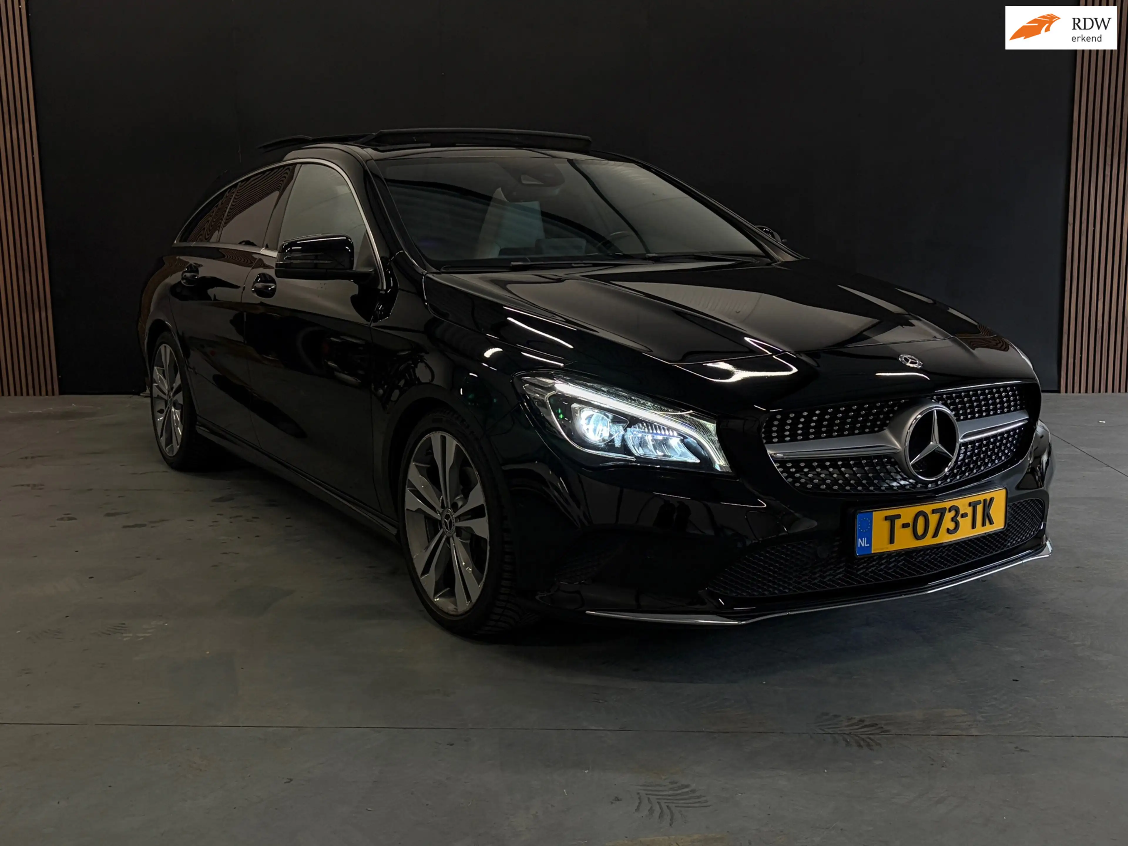 Mercedes-Benz CLA 180 Shooting Brake Prestige Automaat Pano Sfeer Trekha